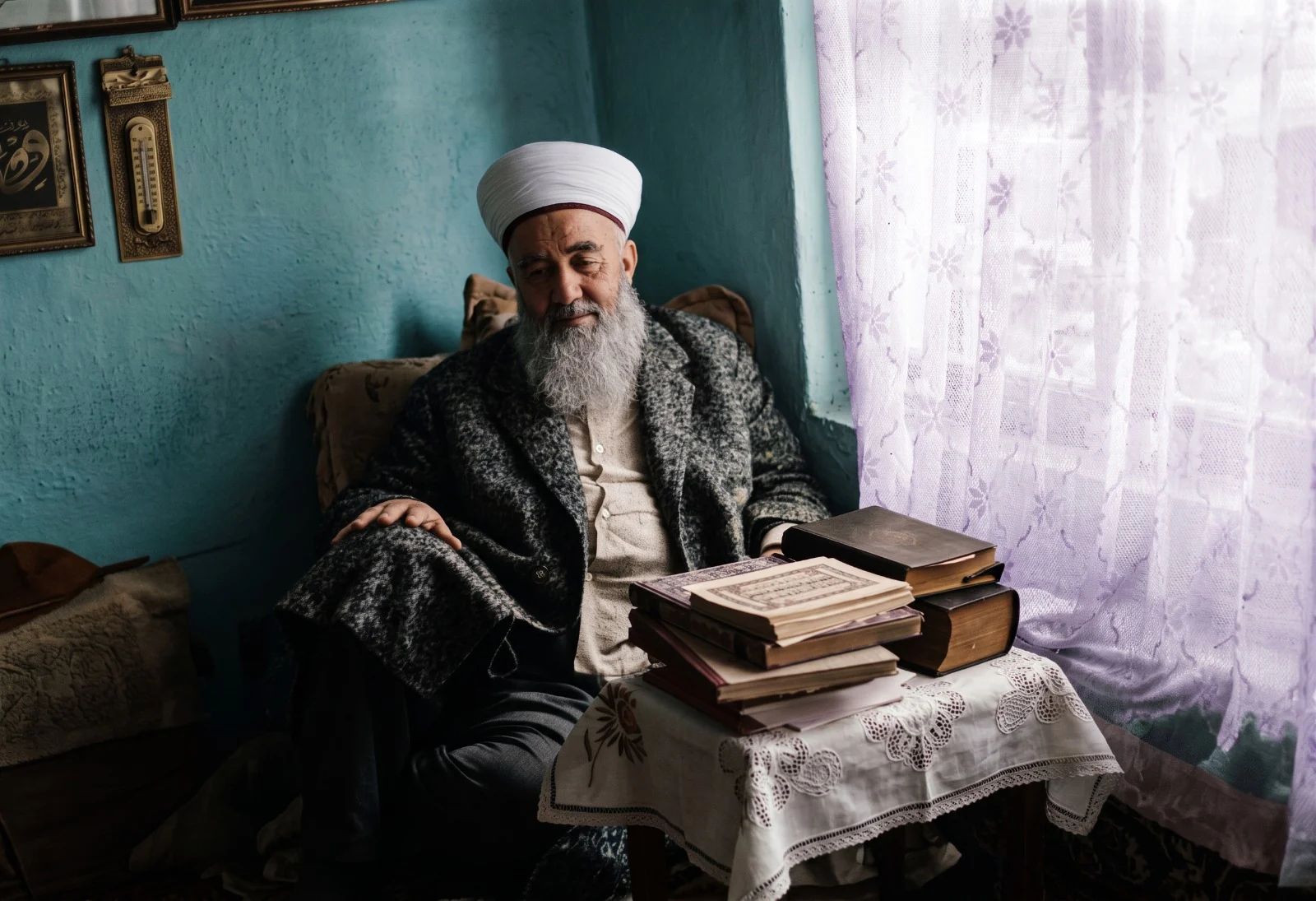 Mehmed Zahid Kotku seated with his books